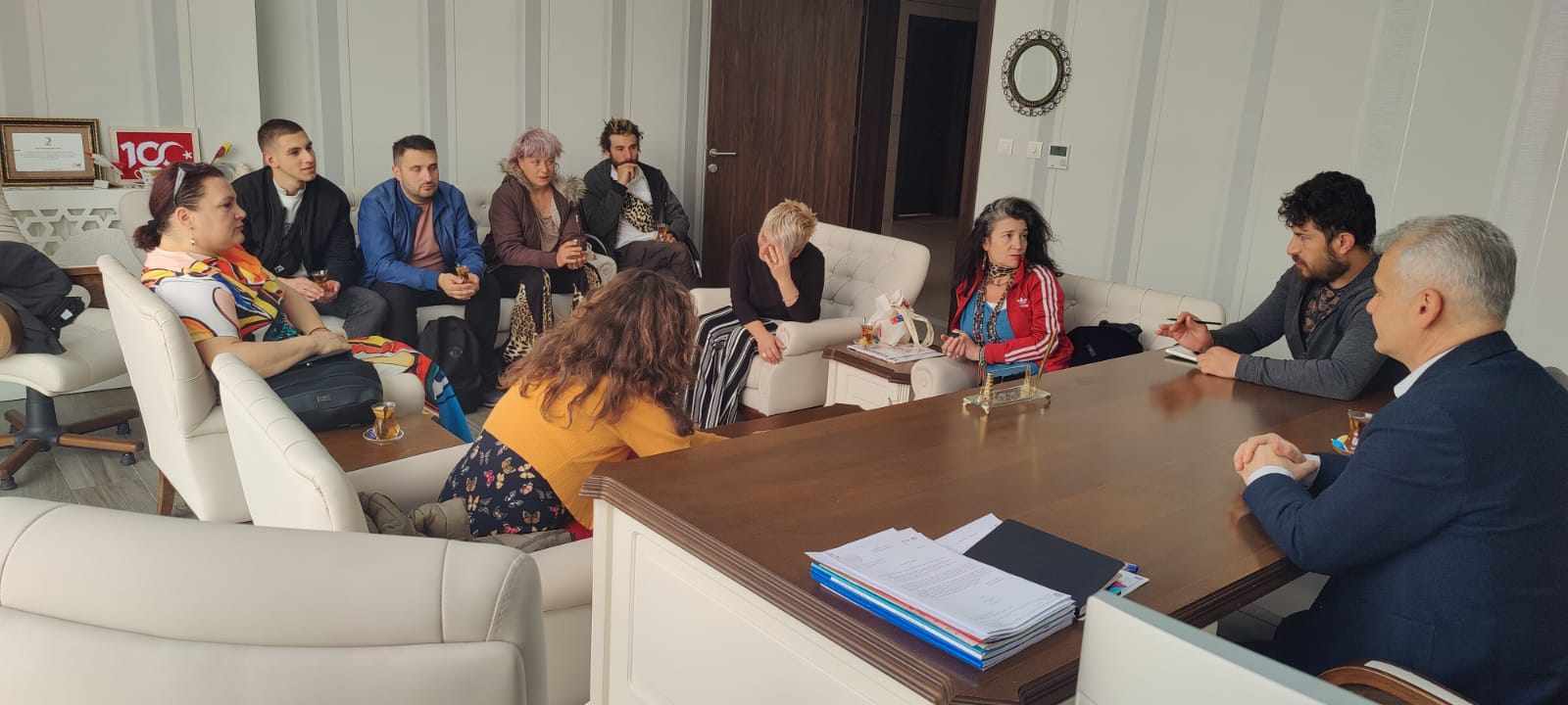 Out Can Be In – Прва мобилност - слика 2